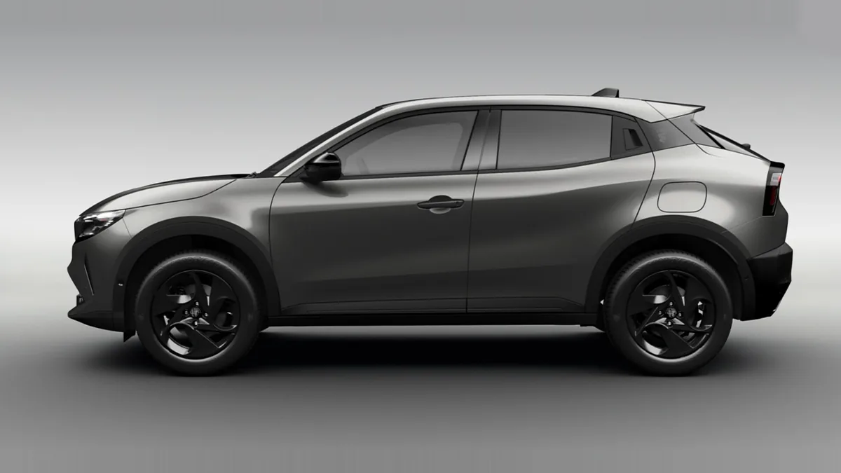 Alfa Romeo Junior Ibrida en renting en Madrid — Lateral