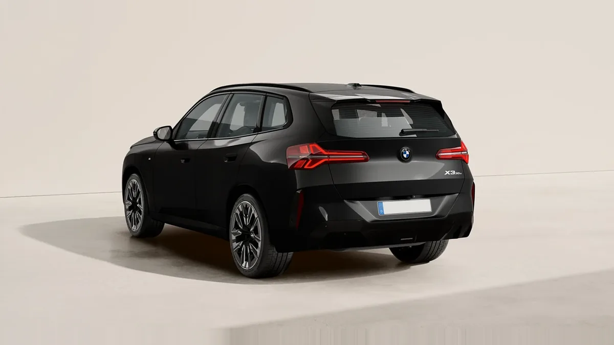 BMW X3 30e xDrive en renting en Madrid — Trasera