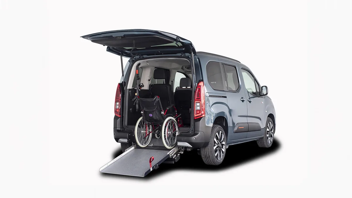 Citroën Berlingo Talla M BlueHDi 100 YOU L1 N1 Adaptado en renting en Madrid — Lateral