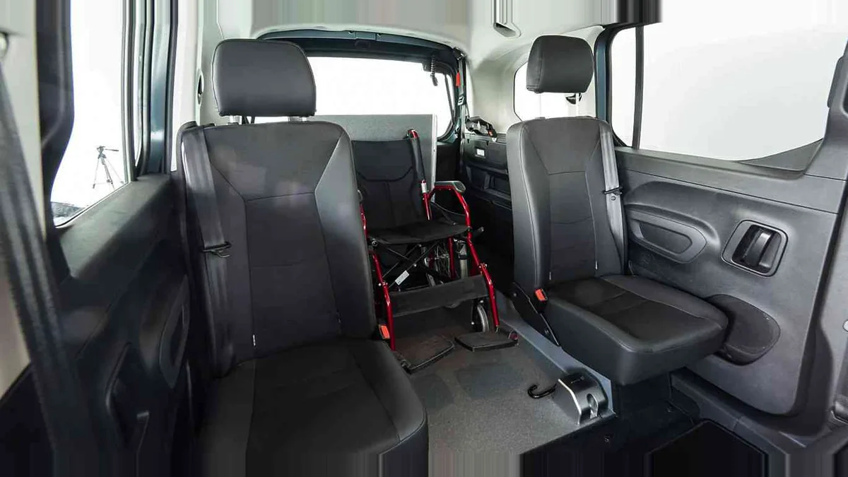 Citroën Berlingo Talla M BlueHDi 100 YOU L1 N1 Adaptado en renting en Madrid — Interior