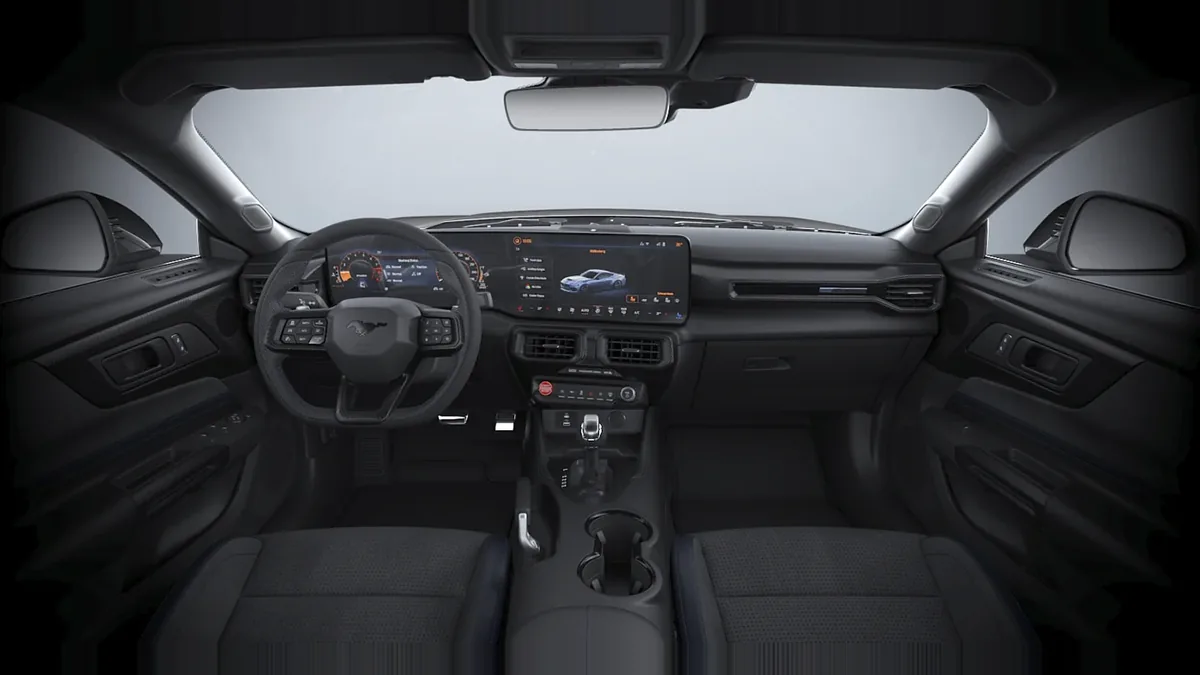 Ford Mustang 5.0 Ti-VCT V8 Mustang Dark House AT en renting en Madrid — Delantera