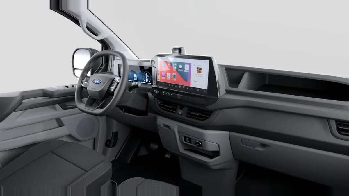 Ford TRANSIT CUSTOM Van 2.5 Duratec PHEV 171kW 320 L1 Trend en renting en Madrid — Delantera