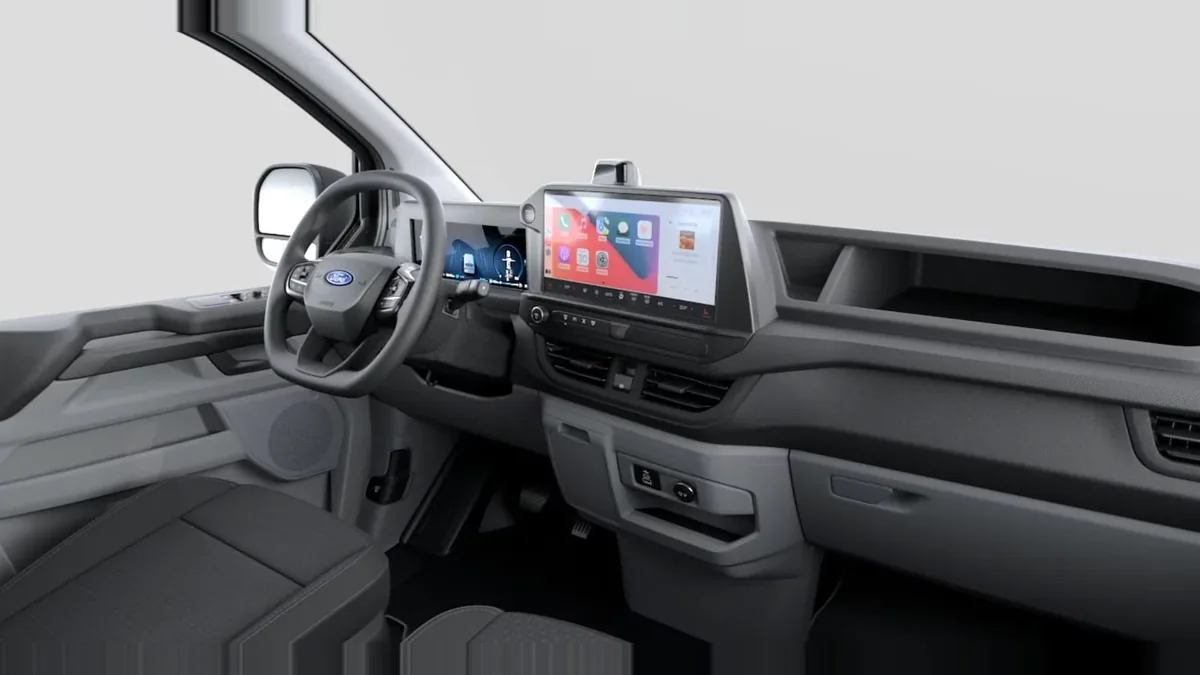 Ford TRANSIT Kombi 2.5 Duratec PHEV 171 340 L1 Trend en renting en Madrid — Delantera