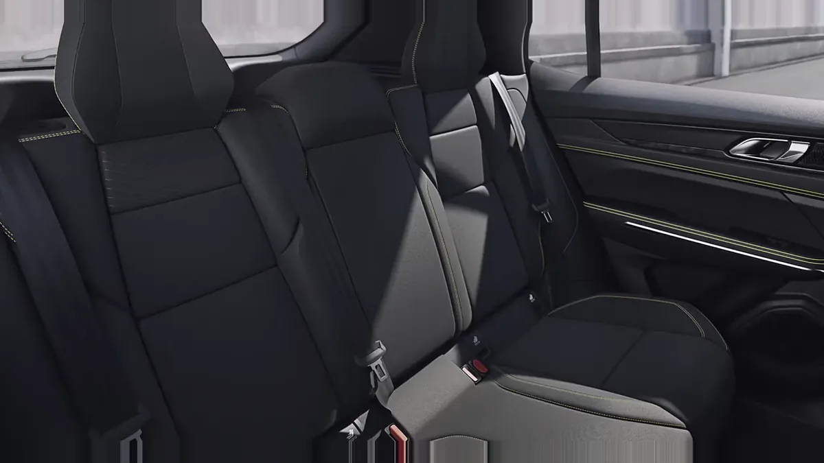 Lynk & Co 01 1.5 PHEV Core en renting en Madrid — vista 6