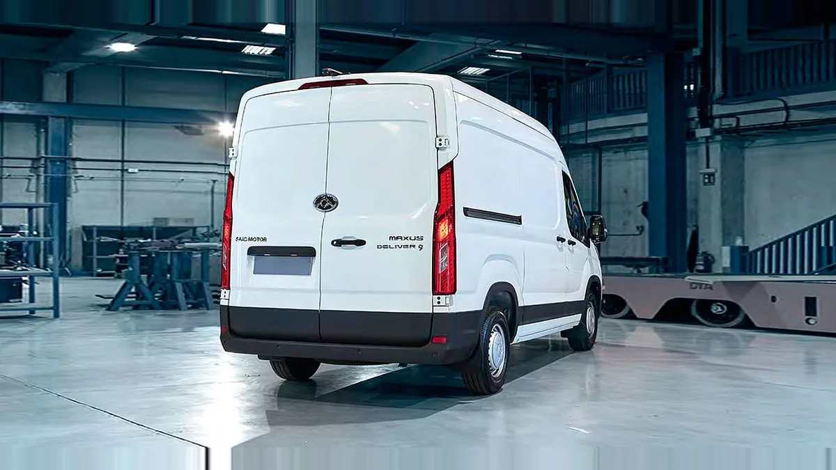 Maxus Deliver 9 Furgón 2.0D L3H2 150 (MERCANCÍAS PROPIAS) en renting en Madrid — Delantera