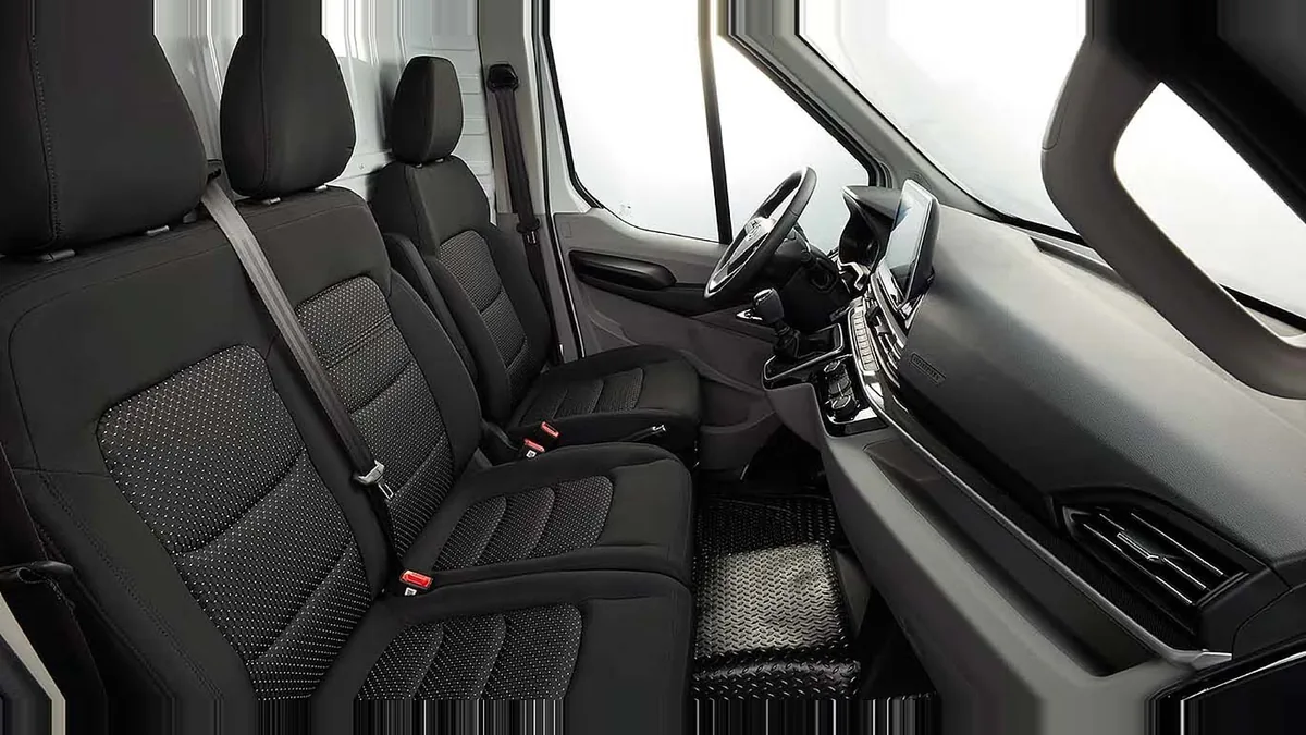 Maxus Deliver 9 Furgón 2.0D L3H2 150 (MERCANCÍAS TERCEROS) en renting en Madrid — vista 6