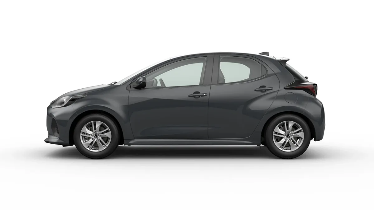 Mazda 2 Hybrid 1.5 85kW 116CV CVT Centre-Line GRY en renting en Madrid — Lateral