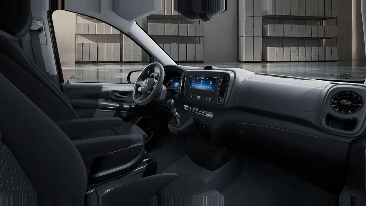 Mercedes-Benz Vito 110CDI 75kW Furgón Pro Larga en renting en Madrid — Interior