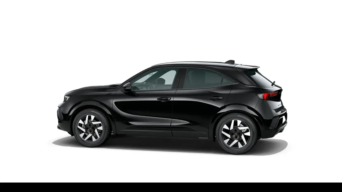 Opel Mokka 1.2 T XHT Hybrid eDCT6 GS en renting en Madrid — Lateral