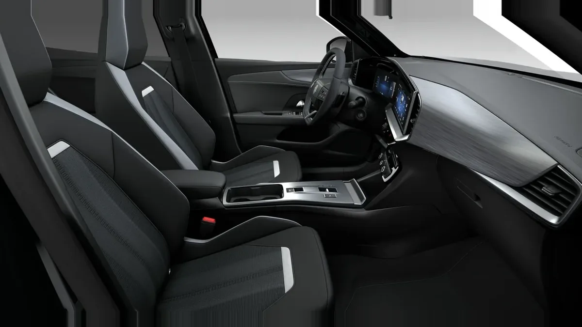 Opel Mokka 1.2 T XHT Hybrid eDCT6 GS en renting en Madrid — Interior