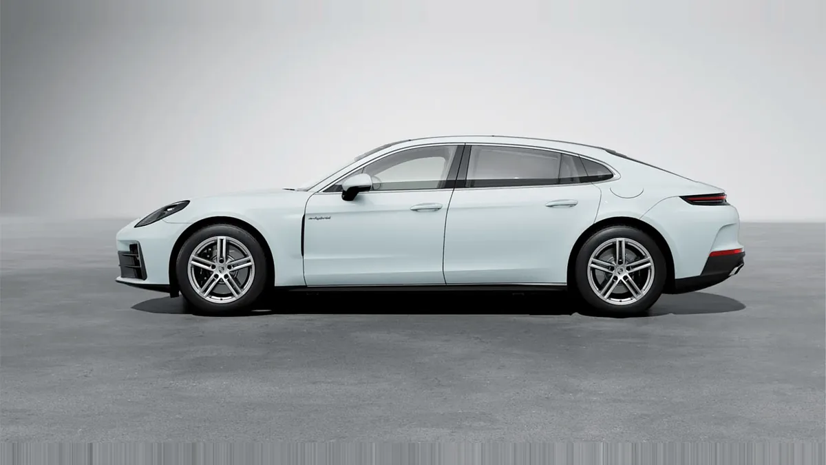 Porsche Panamera 4 E-Hybrid Executive en renting en Madrid — Lateral