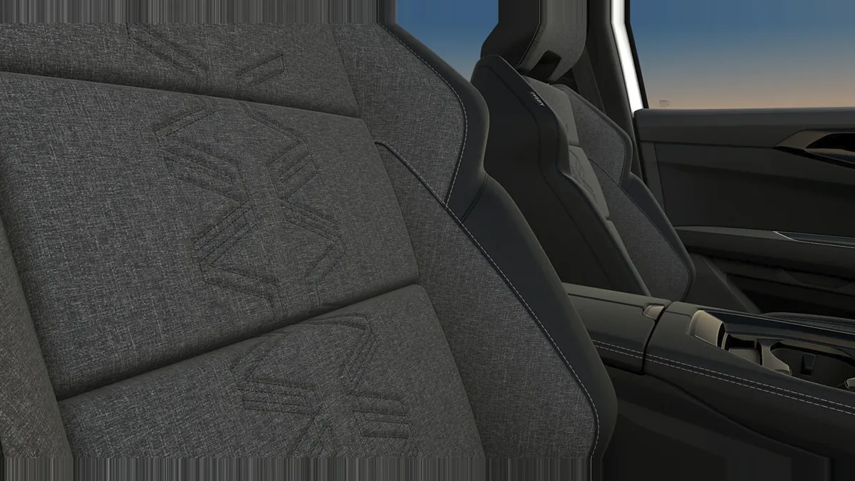 Renault Austral E-Tech Full Hybrid Evolution 147kW en renting en Madrid — Interior