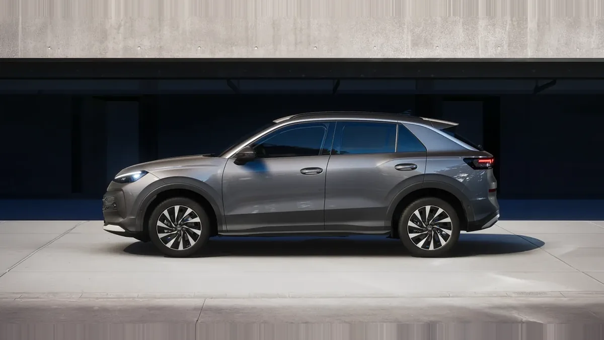 Volkswagen T-ROC Match 1.5 eTSI 150CV DSG en renting en Madrid — Lateral