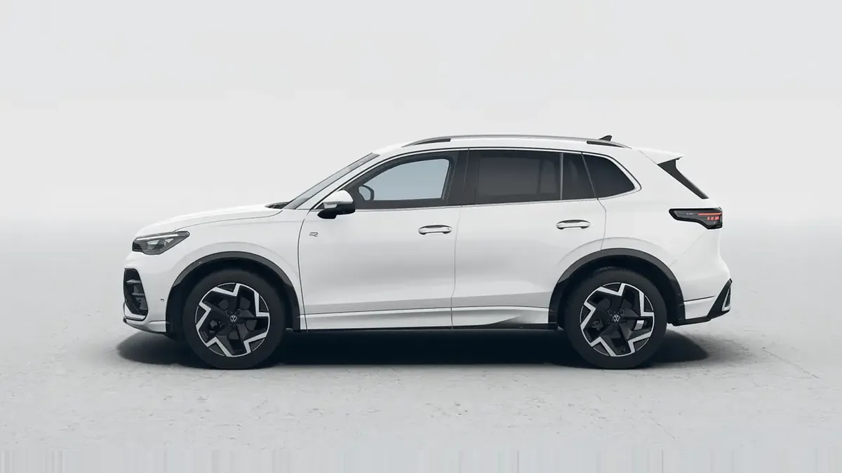 Volkswagen Tiguan R-Line 2.0 TDI 110kW DSG en renting en Madrid — Trasera